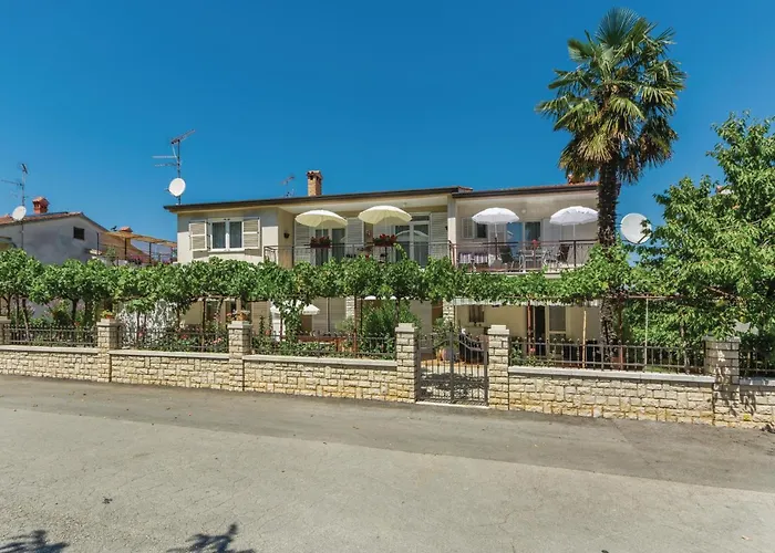 2 Bedroom Nice Apartment In Porec