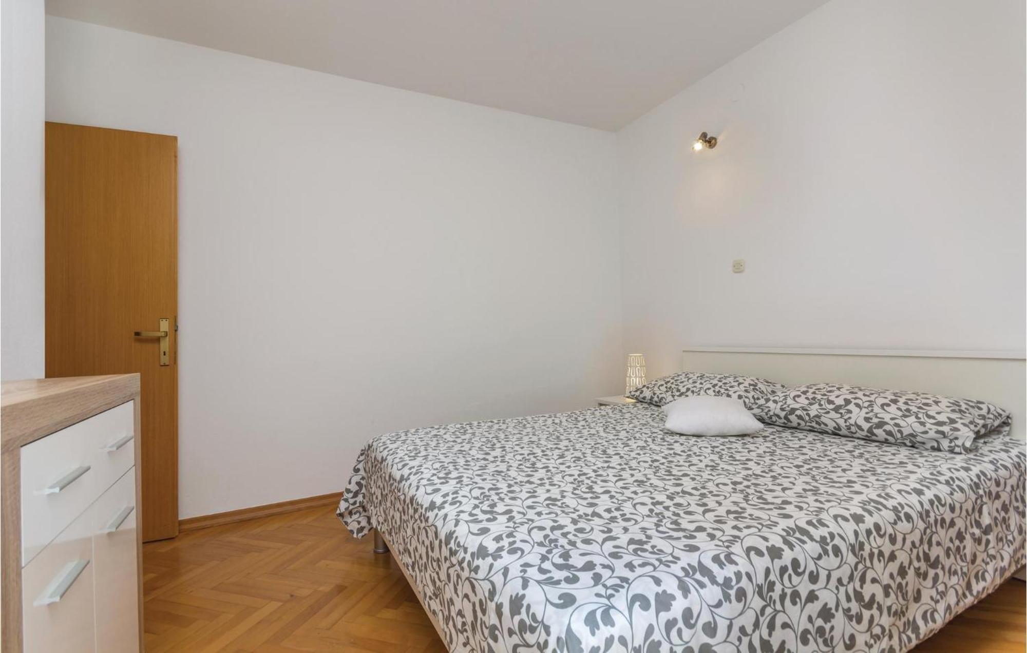Apartment 2 Bedroom In *